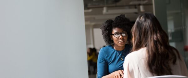 Two people talking in a 1 to 1 session